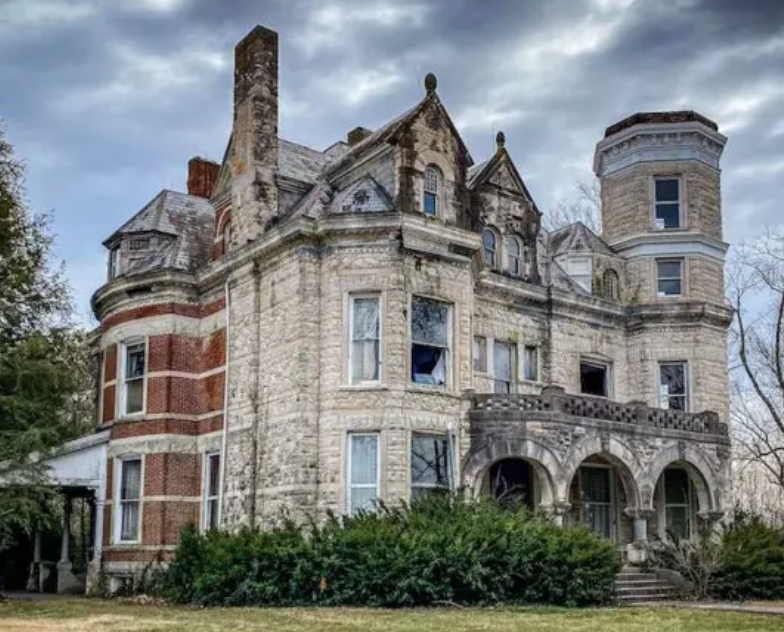 Photo of Abandoned 1891 Mooreland Mansion Sold for $78K in Harrodsburg, Kentucky