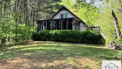 Photo of Enjoy the peace and quiet of this secluded cottage in the woods just outside of Woolwine
