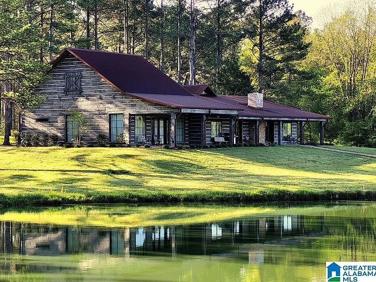 250-Acre Farm Estate with 5-Bed Lodge and Trophy Bass Lakes — Eutaw, Alabama