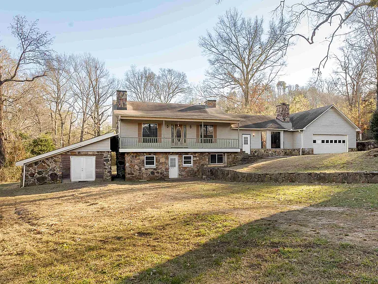 A Peaceful Rural Retreat Offering Privacy and Natural Beauty in Leighton, Alabama