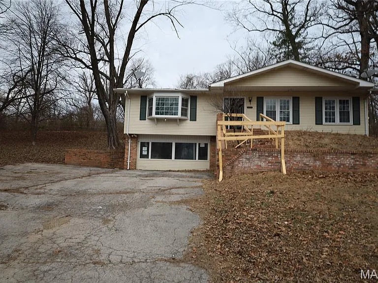 Charming Ranch-Style Home with Spacious Living and Renovation Potential in Dupo, IL