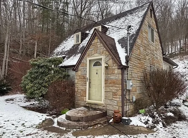 Stone Cottage with 4 Bedrooms on 19 Acres in Alum Creek, WV