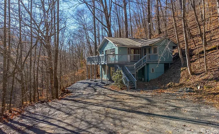 Creekfront Mountain Cabin on 5.41 Unrestricted Acres in Franklin, NC – Private Retreat Near Town