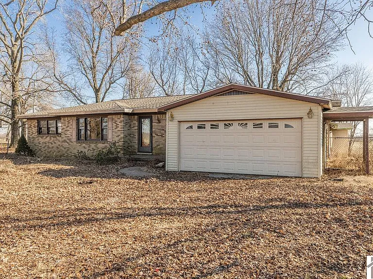 Spacious Country Home with Multi-Unit Potential in Wickliffe, Kentucky