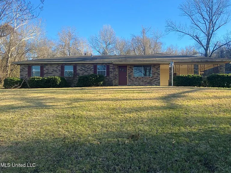 Spacious Country Home with Large Yard and Renovation Potential in Peaceful Redwood Setting