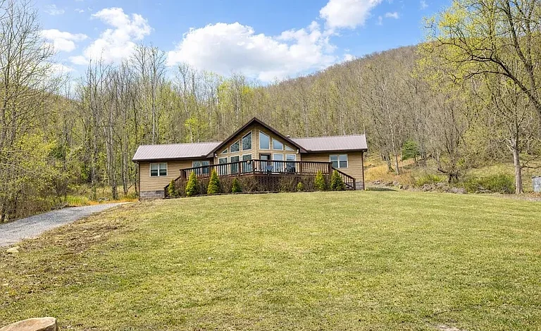 13.88 Acres of Modern Country Living in Webster Springs, WV – Spacious Home with Open Concept