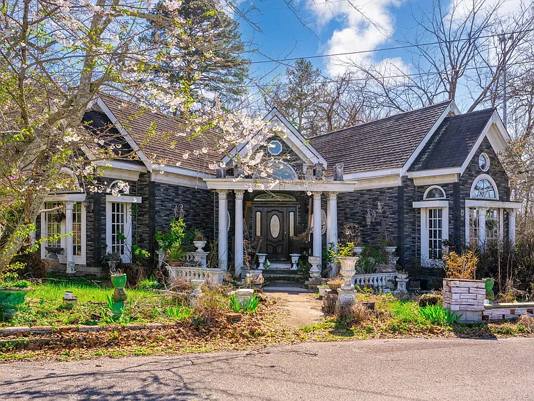 Spacious Home with Strong Potential in a Quiet Chattanooga Neighborhood