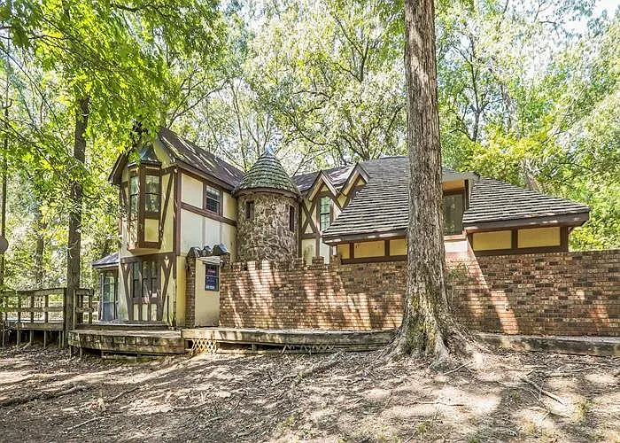 Private Rural Home with Spacious Yard in Grenada Mississippi