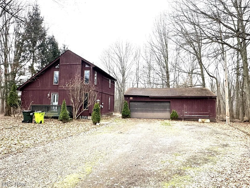 Spacious Fixer-Upper Home with Large Yard in Newton Falls