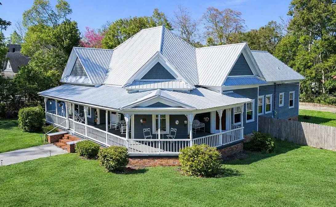 Porch goals! Move in ready! Detached in-law suite. C. 1900 in Georgia. $219,900