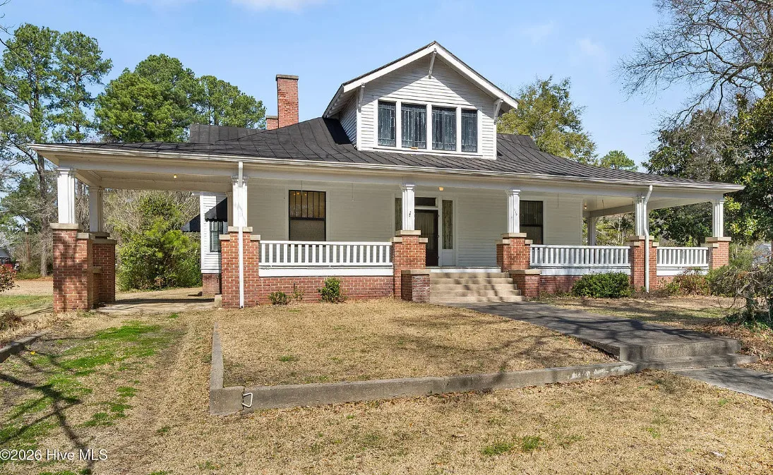 This $199K North Carolina Farmhouse Has a SECRET Second Floor