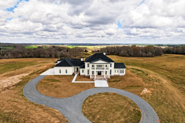 Charming Countryside Estate in the Heart of Carriere, Mississippi