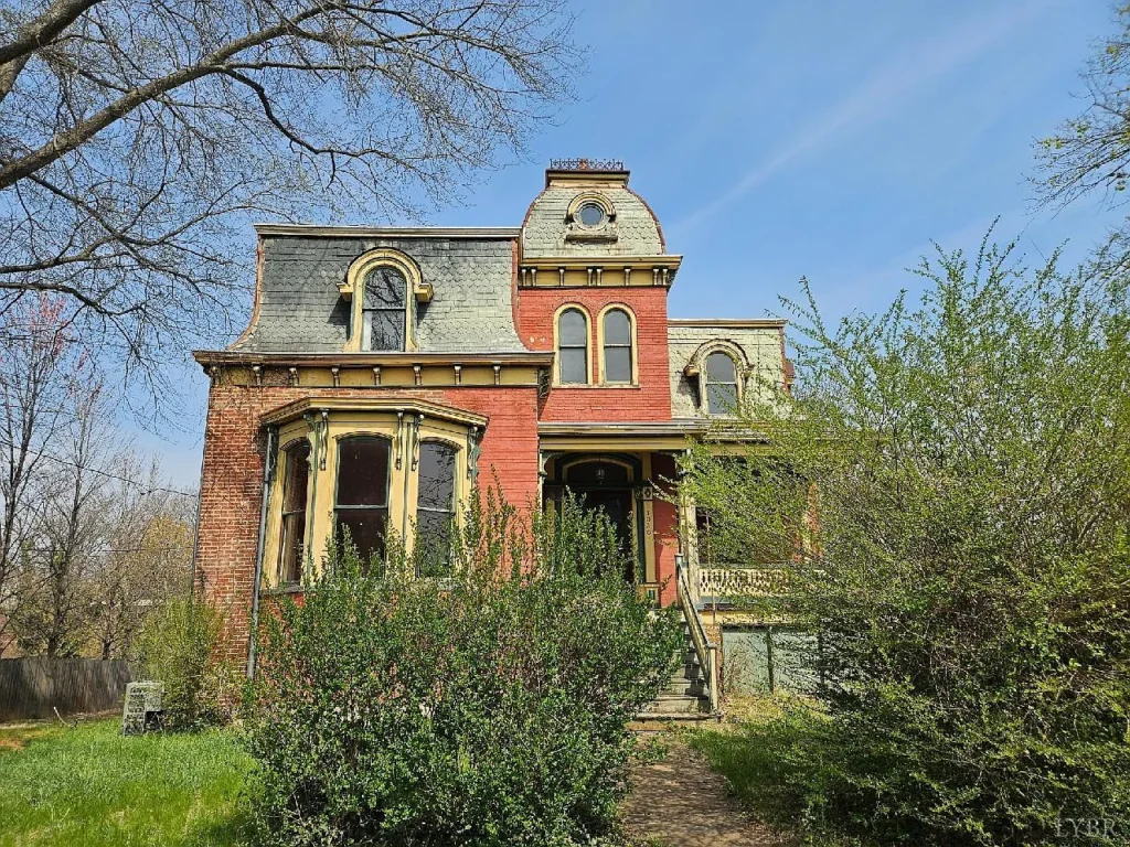 Grand Victorian Fixer-Upper in Lynchburg’s Federal Hill