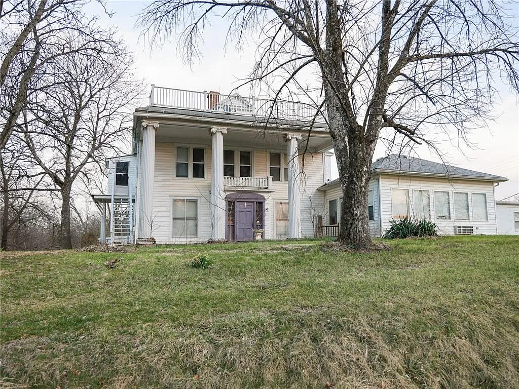 Charming Princeton Property with Generous Yard Space