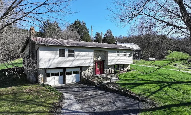 3 beds 2 baths.