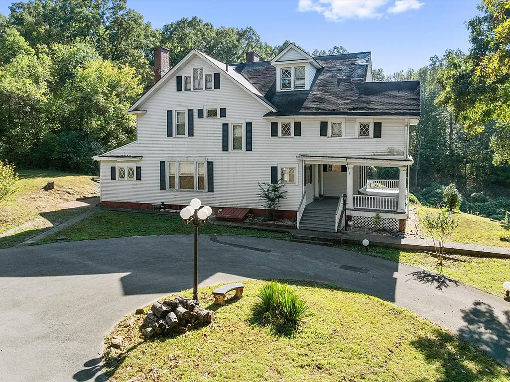 Oakmoor: Restore a Historic 1905 Gem in Earlington, Kentucky