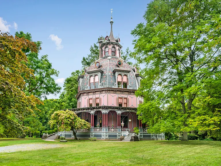 Octagon House withIrvington Charm