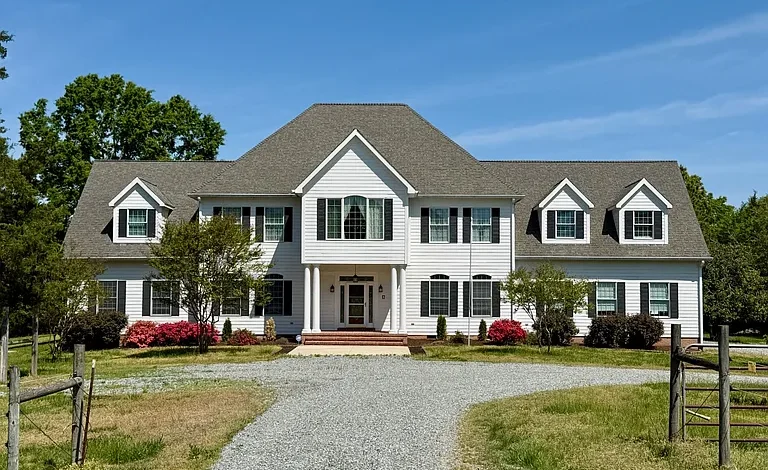 Spacious 4BR Home on 30 Acres with Pool, Barn & Workshop