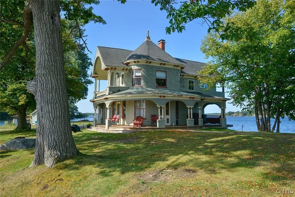 Waterfront Island Cottage in Alexandria Bay