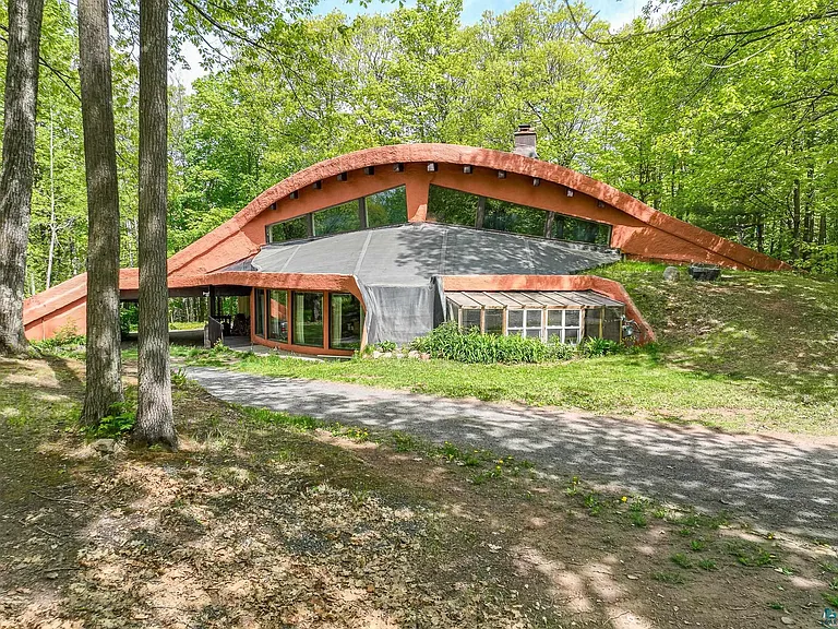 Unique Earth Home Retreat in Maple, Wisconsin