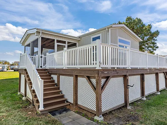A Waterfront Home on the Chesapeake Bay for Under $100,000? This Poquoson, Virginia Listing Is Turning Heads