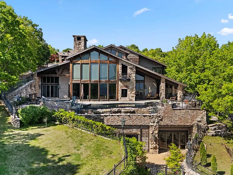 Luxury Branson Lake Estate