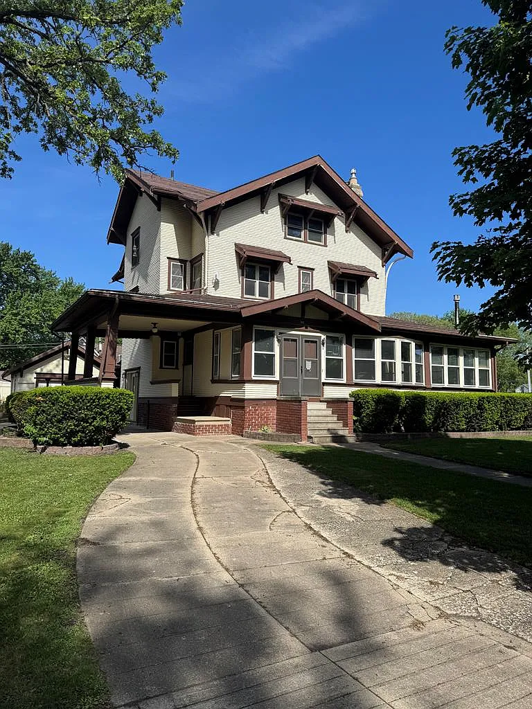 Warm and Welcoming Main Street Residence