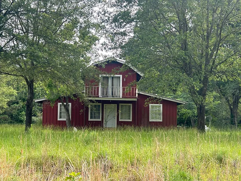 Peaceful Country Home on Spacious Land in Waldo, Arkansas