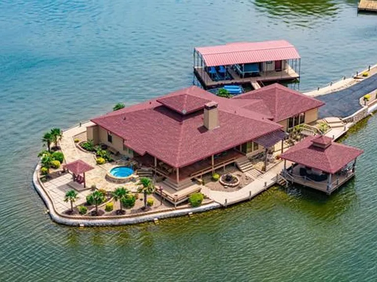 Private Lake Hamilton Retreat in Hot Springs, Arkansas