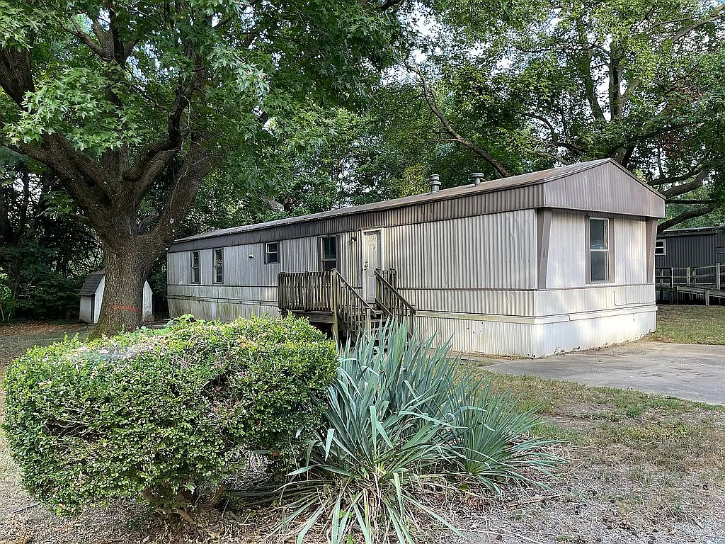 Two-Bedroom Mobile Home in a Convenient Shiloh Location