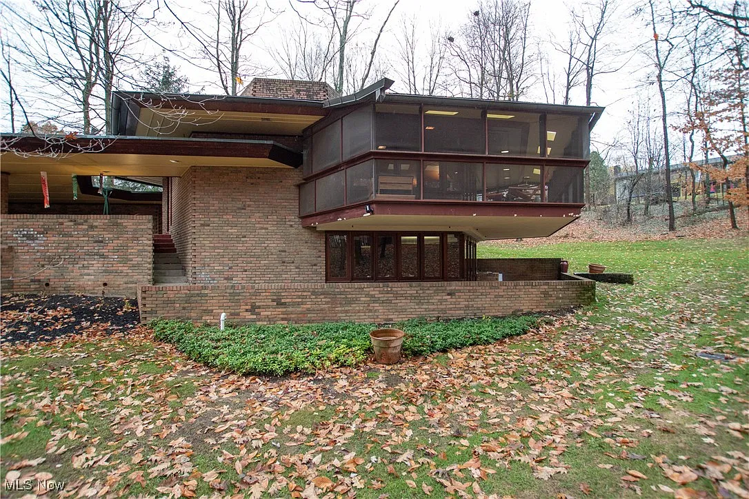 Mid-Century Modern Gem with Frank Lloyd Wright Inspiration