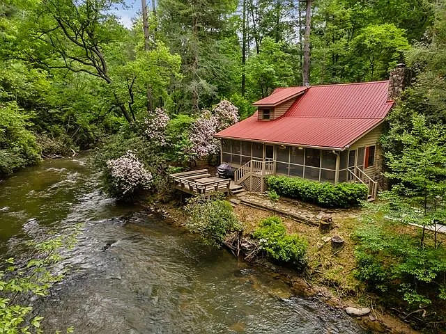 Peaceful Riverfront Retreat in Ellijay