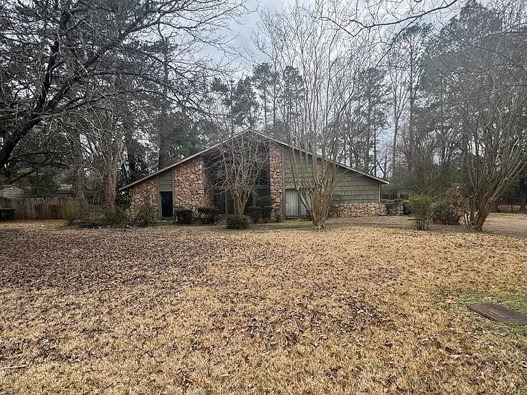 Charming Private Home with Excellent Potential in Jackson