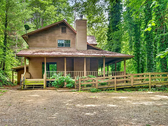 Mountain Home on 1.15 Acres with Great Fixer-Upper Potential