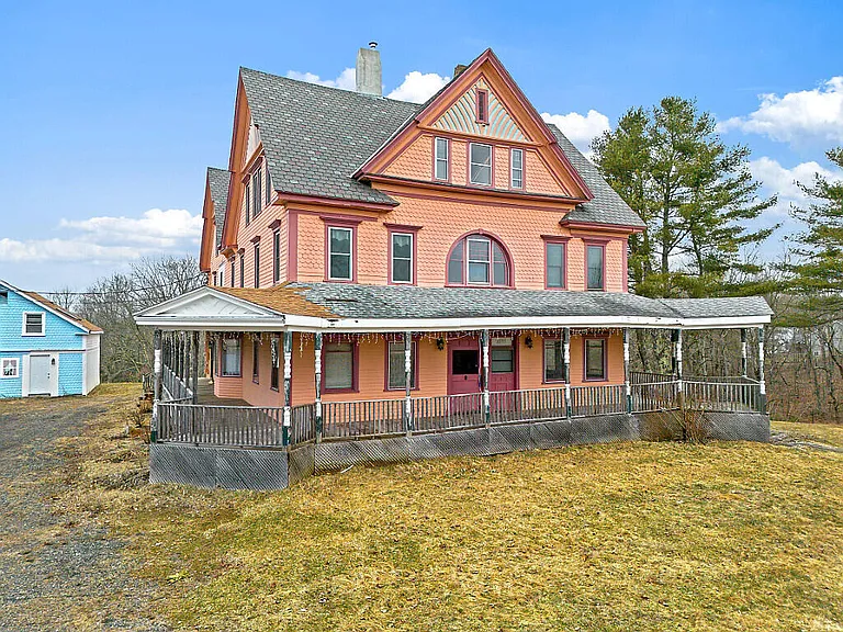 Historic 1890 Moody Mansion in Maine Offers 8 Bedrooms, 5 Bathrooms, and Timeless Victorian Charm