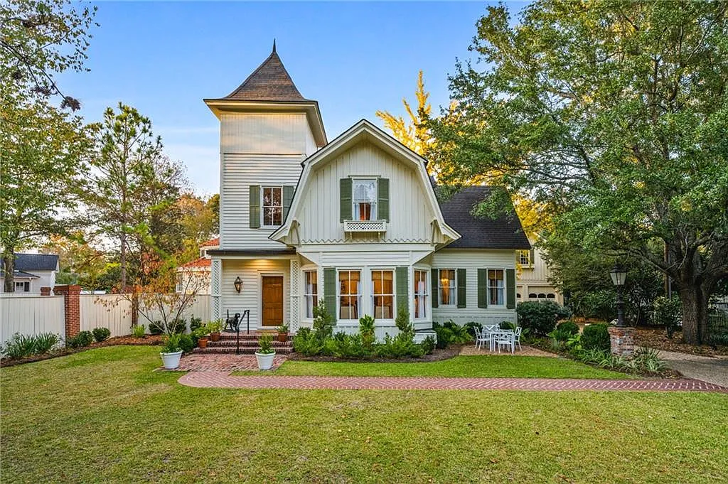 Check out the master suite! C. 1875 in Georgia.