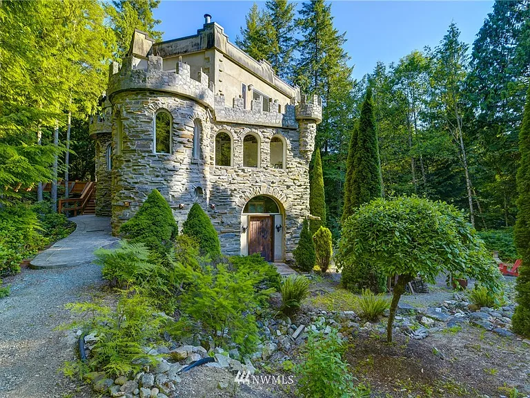 Stone Castle Retreat in Sedro Woolley’s Peaceful Countryside