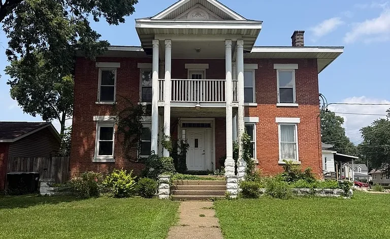 6 beds 4 baths