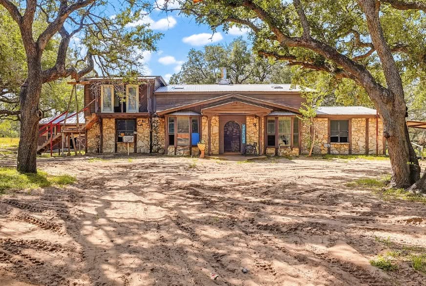 Floresville Country Home with Peaceful Surroundings
