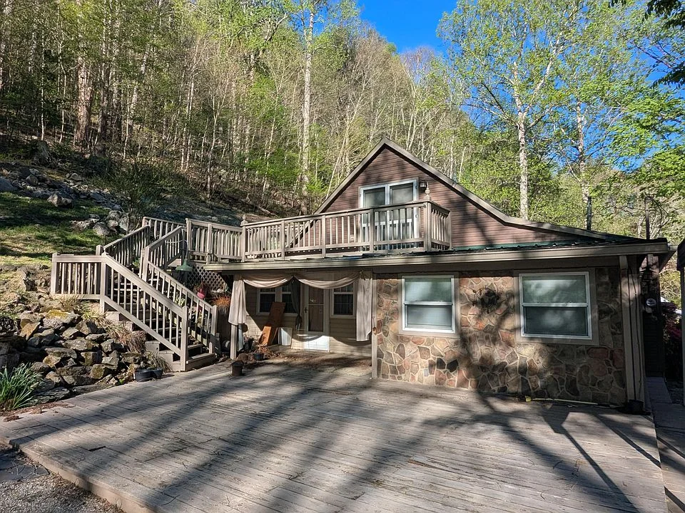 Charming Cottage on 15.8± Acres with Goose Creek Frontage