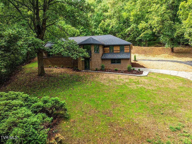 3 Beds 3 Baths 2,056 Sqft