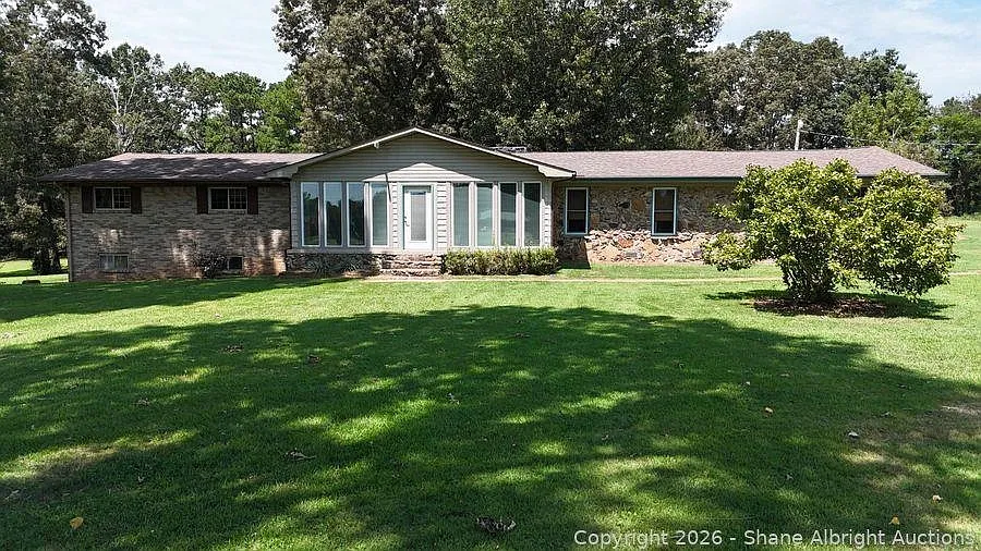 Starting Bid $75,000 for a 2,496 Sq Ft Home on 8 Acres: Inside 175 Lakewood View Rd in Muscle Shoals, AL