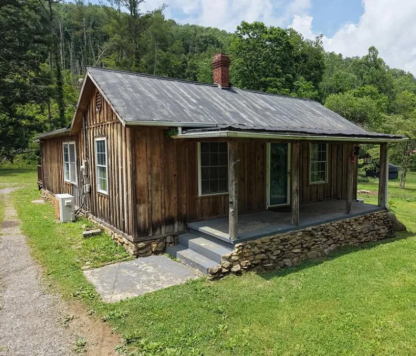 On 20 acres in Virginia! Great getaway spot! $99,900