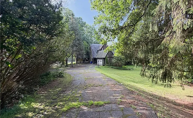 4 beds 4 baths 3,033 sqft