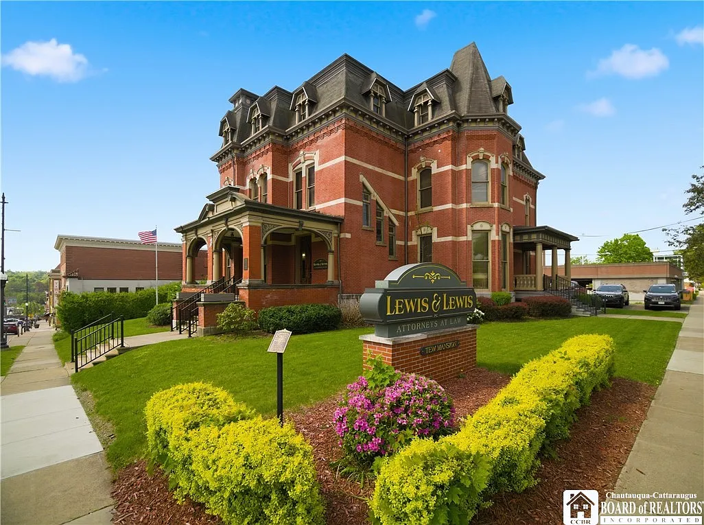 Historic 1886 Victorian Mansion in Jamestown