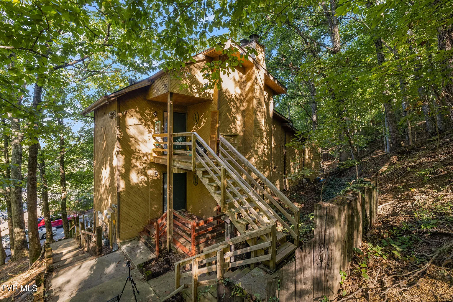 3 Beds 3 Baths 2,200 Sqft