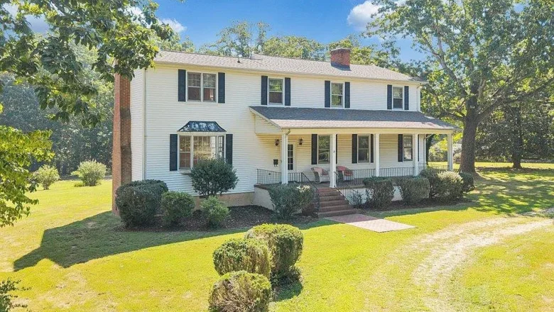 4 beds 2 baths 3,608 sqft
