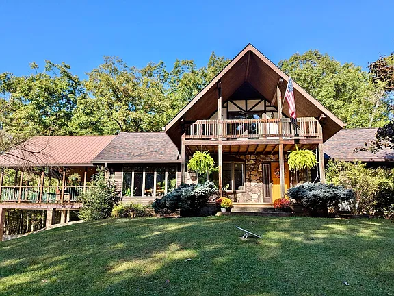 Love this hunting retreat! 4 beds, 3.5 baths, 132 acres in West Virginia