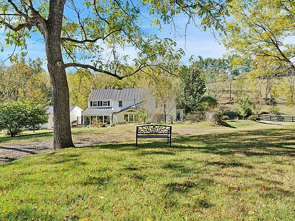 Love this 1750 log farmhouse! 6 beds, 5 baths, 26.54 acres in Virginia